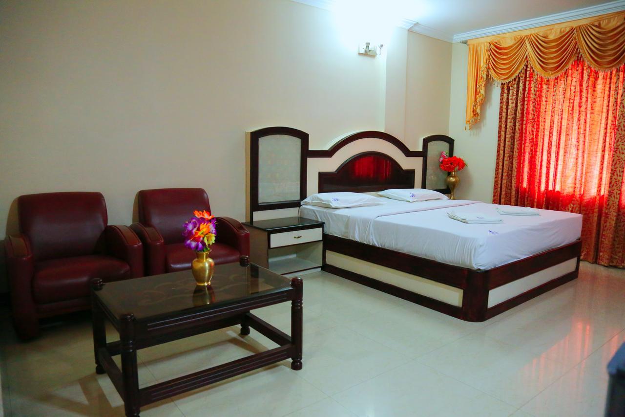 Hotel Vels Court Palni Exterior foto