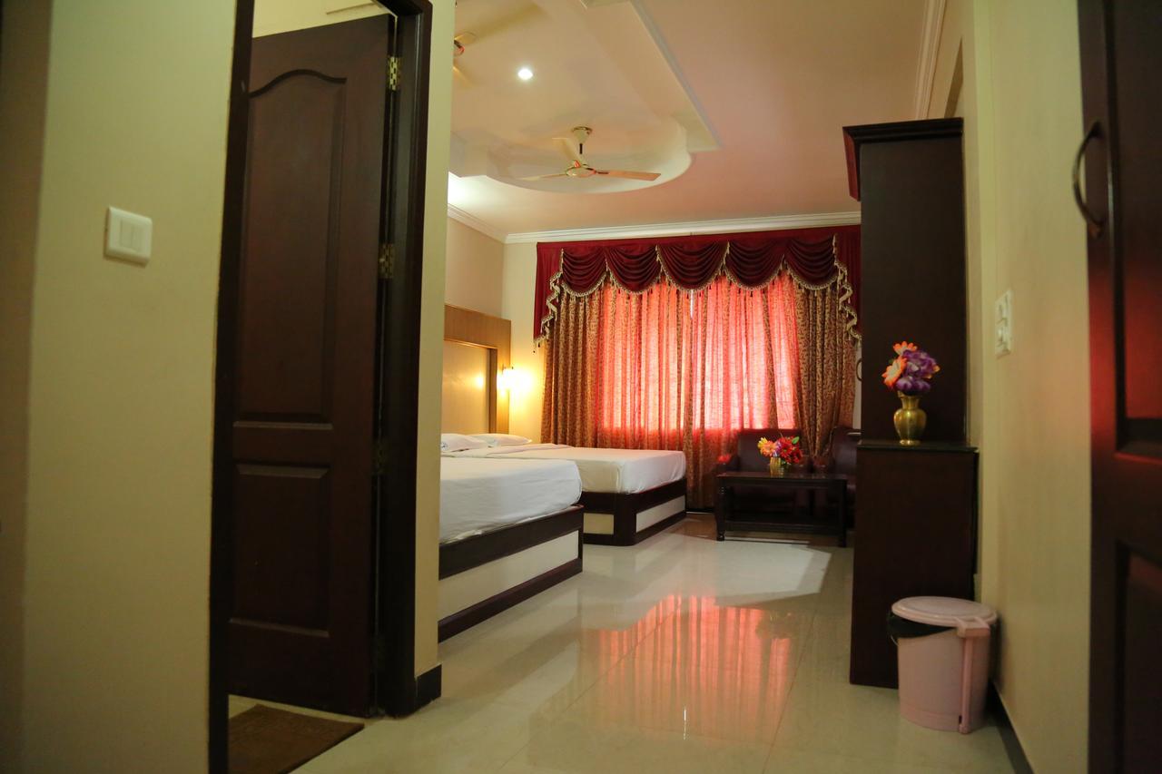 Hotel Vels Court Palni Exterior foto