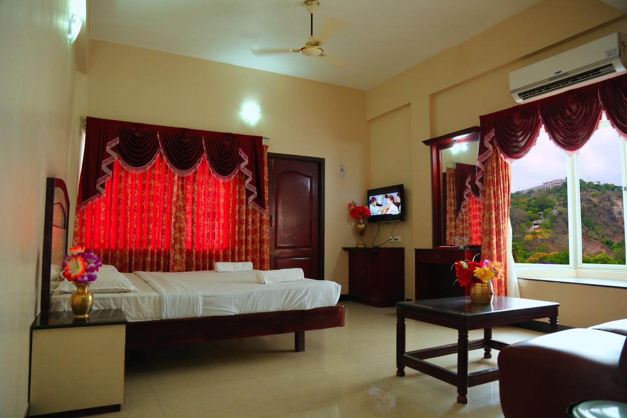 Hotel Vels Court Palni Exterior foto