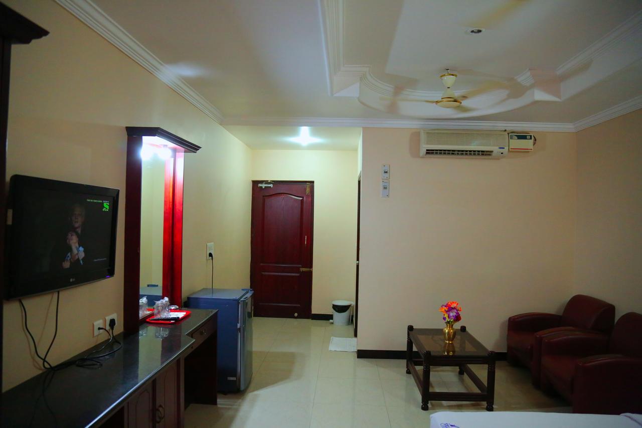 Hotel Vels Court Palni Exterior foto